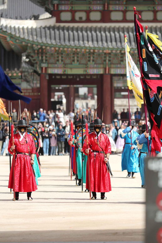 seoul-gyeongbokgung-palace-tour-lunch-at-authentic-market