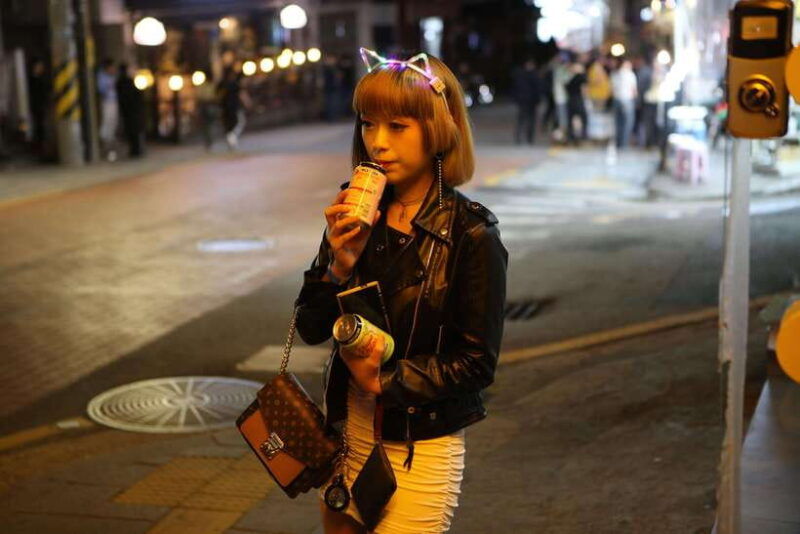 seoul-itaewon-hipster-street-premium-pub-crawl-drag-show