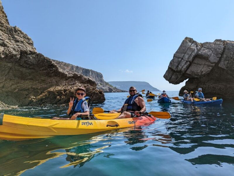 sesimbra-arrabida-natural-park-caves-guided-kayaking-tour