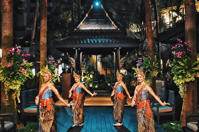 Shangri-La Hotel's Salathip Thai Restaurant Experience - Practical Insights for Travelers