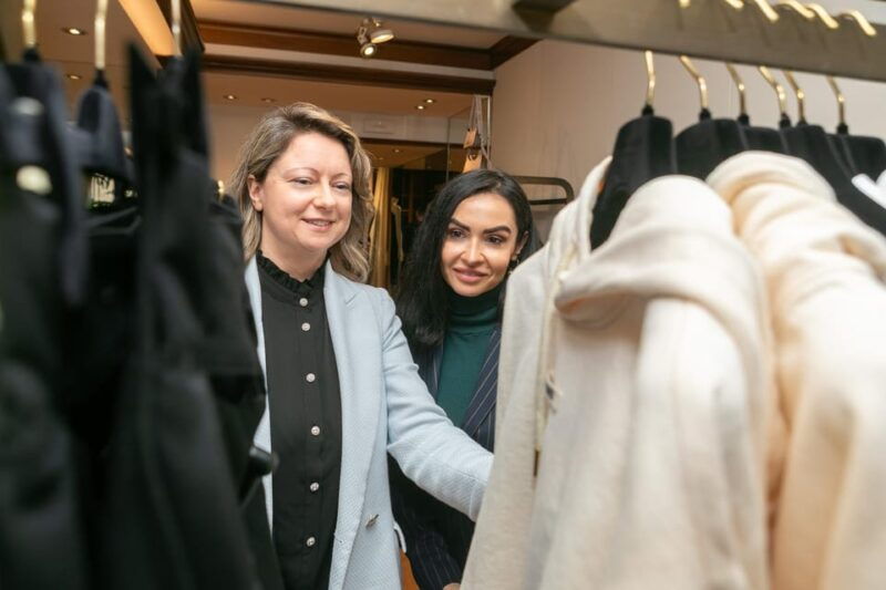 shopping-in-venice-with-a-personal-stylist