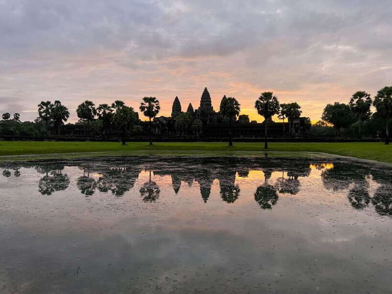 siem-reap-angkor-wat-sunrise-and-market-tour-by-jeep