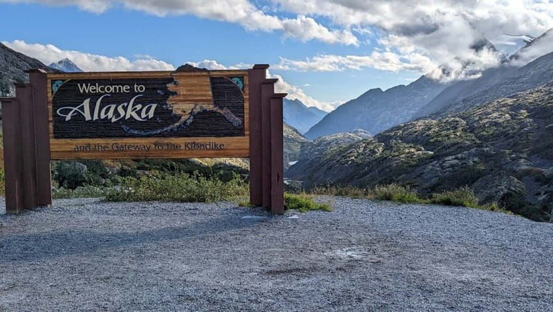 skagway-yukon-white-pass-husky-sled-camp-combo-tour-2
