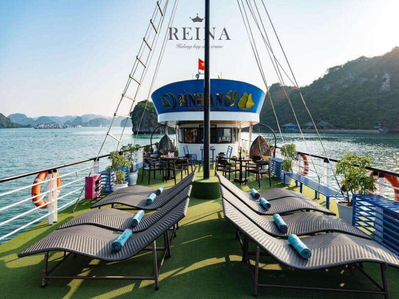 small-deluxe-cruise-in-halong-bay-day-with-lunch-and-sunset