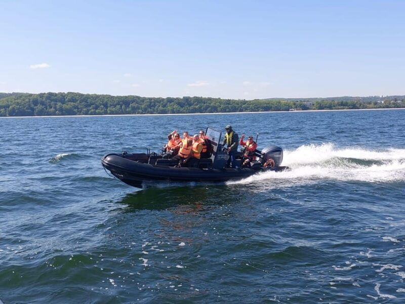 speed-boat-at-the-end-of-the-pier-in-sopot-speed-100-km-h