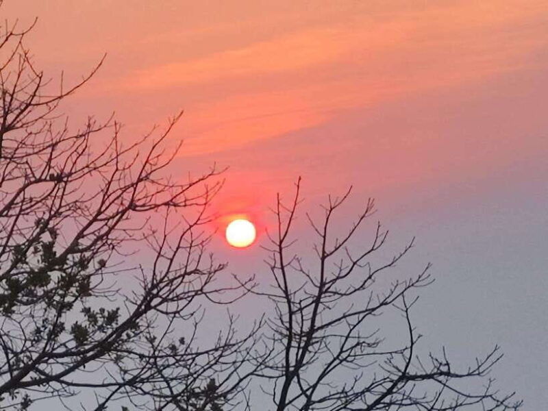 spiritual-sunrise-wat-doi-suthep-pha-lat-alms-meditation