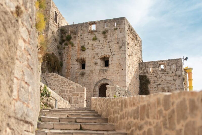 split-private-tour-to-klis-fortress-and-vranjaca-cave