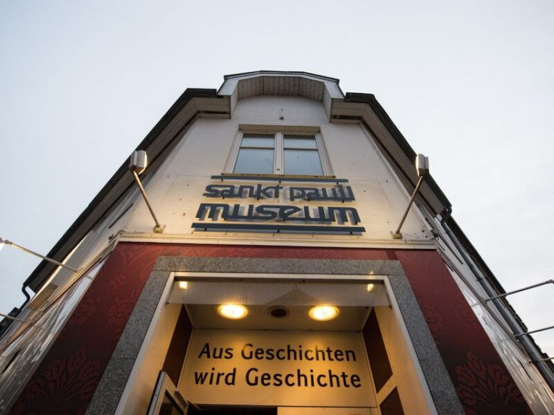 st-pauli-tour-drag-attack-with-barbie-stupid-lee-jackson