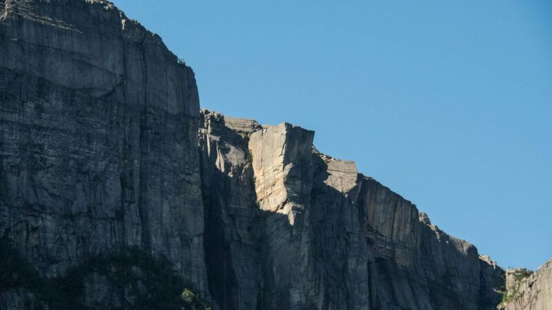 stavanger-lysefjord-kayak-safari-waterfalls-pulpit-rock