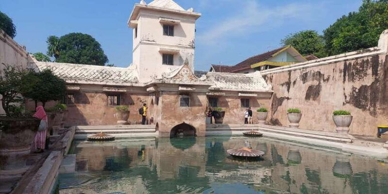 sultan-palace-water-castle-prambanan-temple-guided-tour
