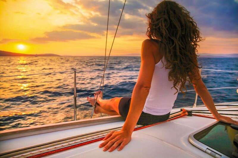 sunset-sailing-to-isla-mujeres-with-cancun-transfer