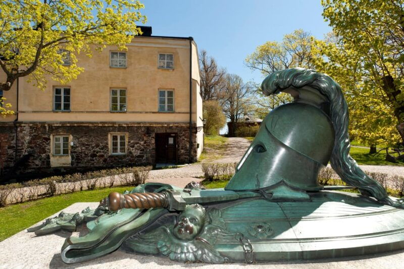 suomenlinna-guided-walking-tour-with-an-authorized-guide