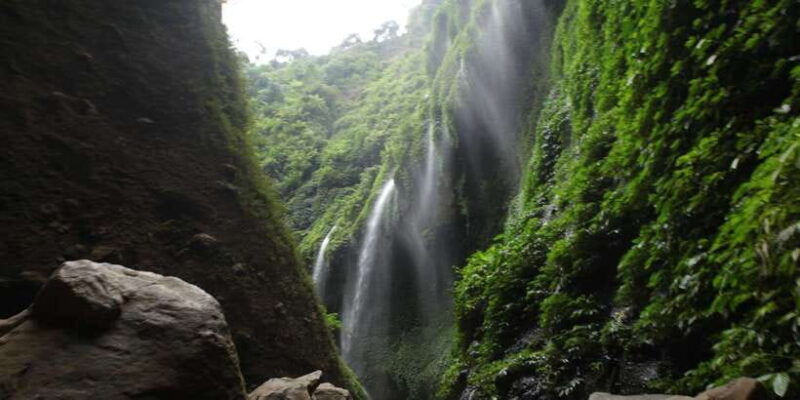 surabaya-bromo-sunrise-madakaripura-falls-full-day-tour