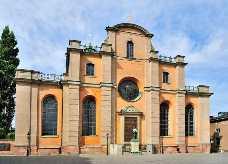 swedish-wine-tasting-tour-in-stockholm-gamla-stan