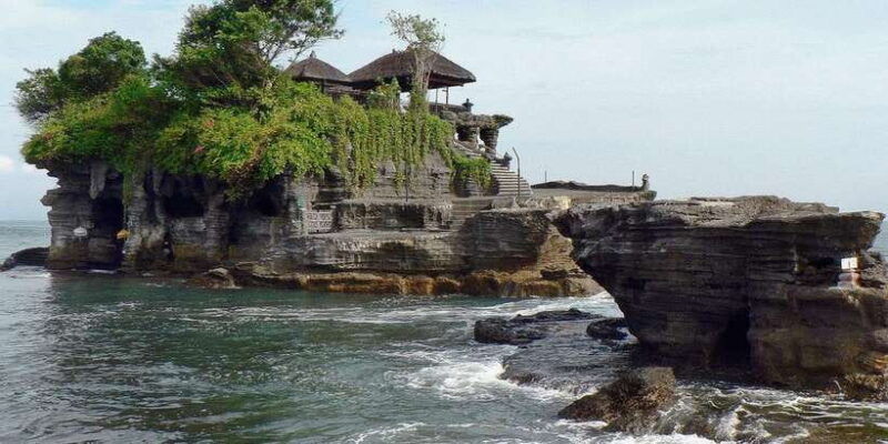 tanah-lot-temple-with-ubud-tour-and-watching-the-kecak-dance