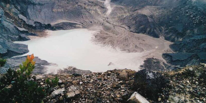 tangkuban-perahu-crater-tour-from-bandung