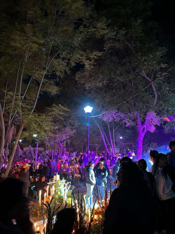 the-last-night-farewell-at-the-tlalixtac-and-san-felipe-pantheons