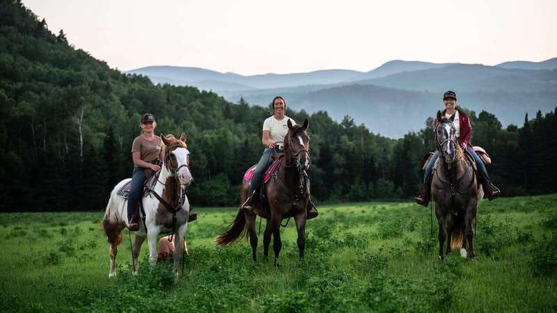 the-montagnarde-guided-horseback-ride-on-mountain-trails