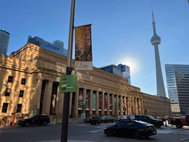 the-reel-toronto-walking-tour-with-smartphone-app