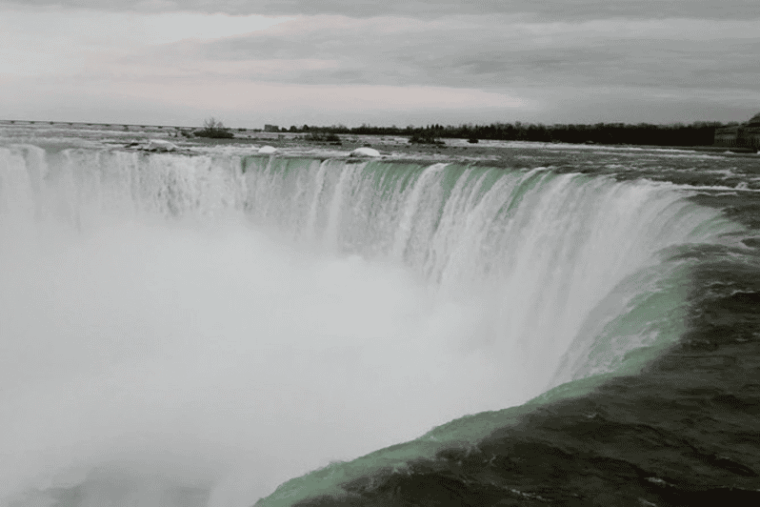 toronto-and-niagara-falls-full-day-city-and-nature-tour-2