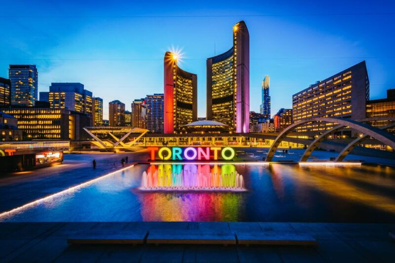 toronto-guided-night-tour-with-cn-tower-entry