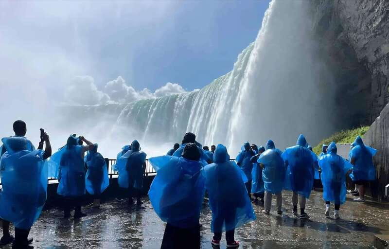 toronto-niagara-falls-boat-ride-journey-behind-the-falls