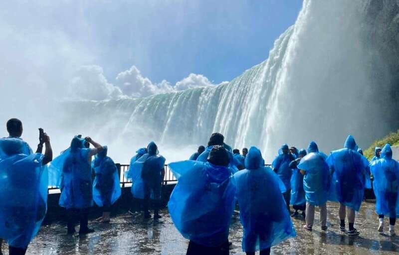 toronto-niagara-falls-canada-day-tour-boat-cruise-option