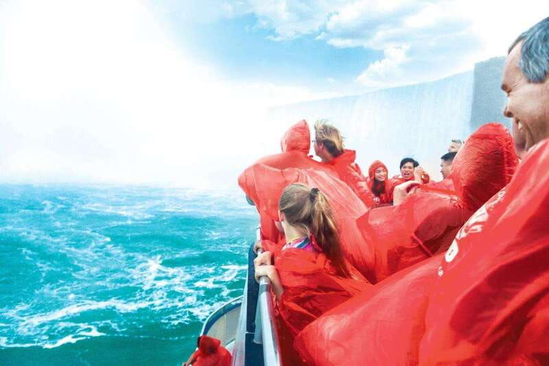 toronto-niagara-falls-day-tour-with-niagara-city-cruise