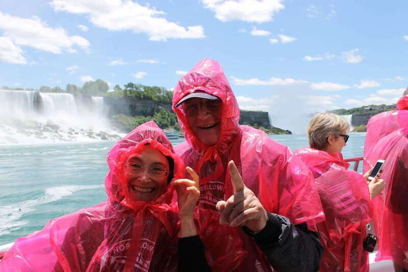 toronto-niagara-falls-day-trip-with-wine-tasting-transfer