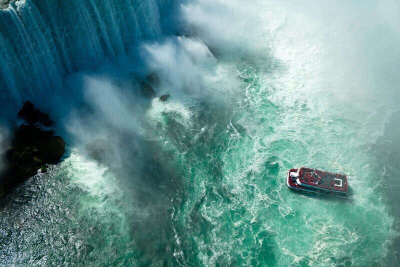 toronto-niagara-falls-tour-with-cruise-and-behind-the-falls
