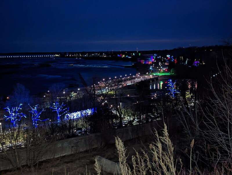 toronto-to-niagara-falls-evening-cruise-lights-tour-2