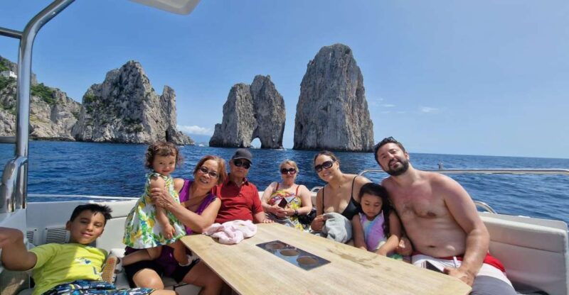 tour-capri-discover-the-island-of-vips-by-boat-4