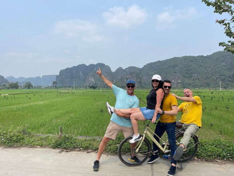 trang-an-mua-cave-hoa-lu-biking-visiting-local-family