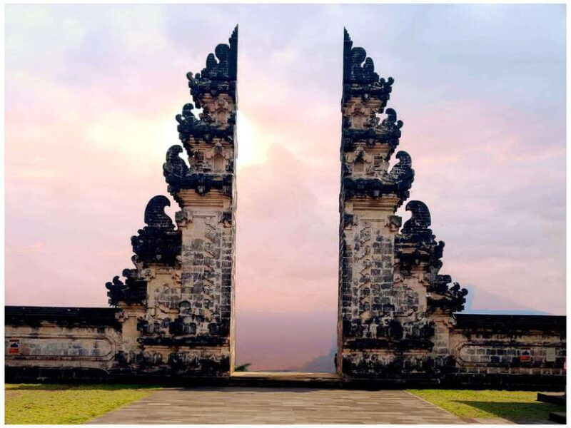 ubud-heaven-gate-lempuyang-water-palace-waterfall-tour