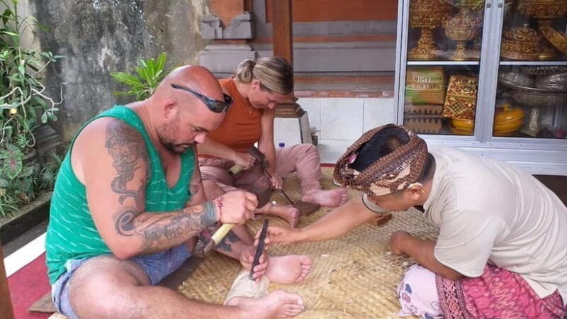 ubud-wood-carving-class-with-balinese-artisans