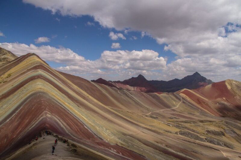 unforgettable-adventure-ausangate-trek-rainbow-mountain