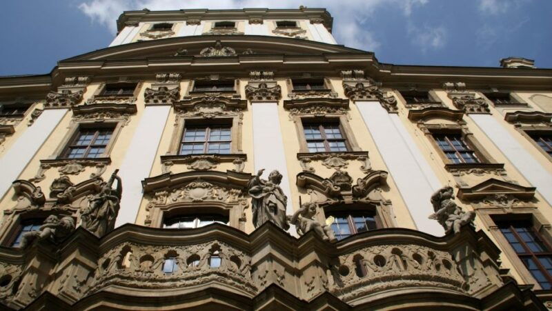 university-of-wroclaw-discover-this-place-with-a-guide