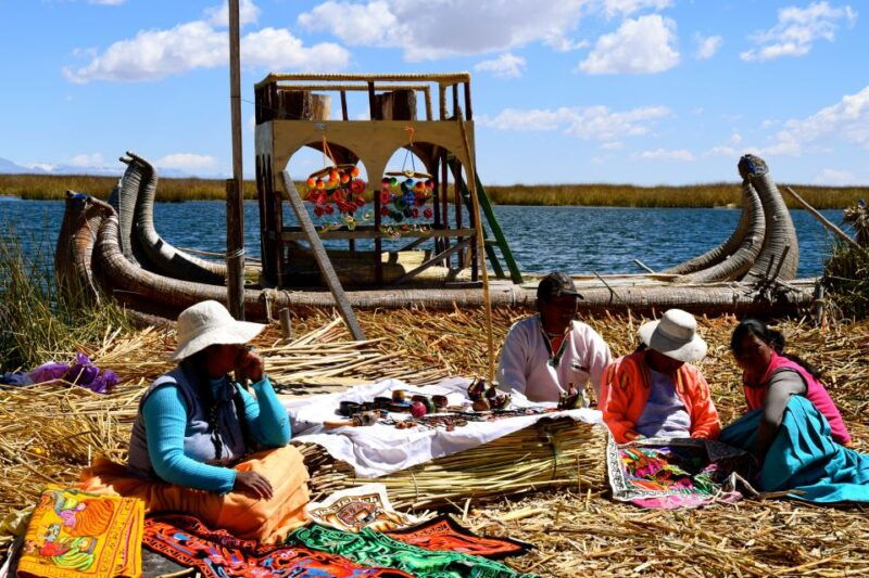 uros-kayaking-taquile-island-day-tour