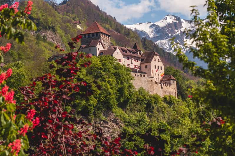 vaduz-surprise-walk-of-the-city-with-a-local