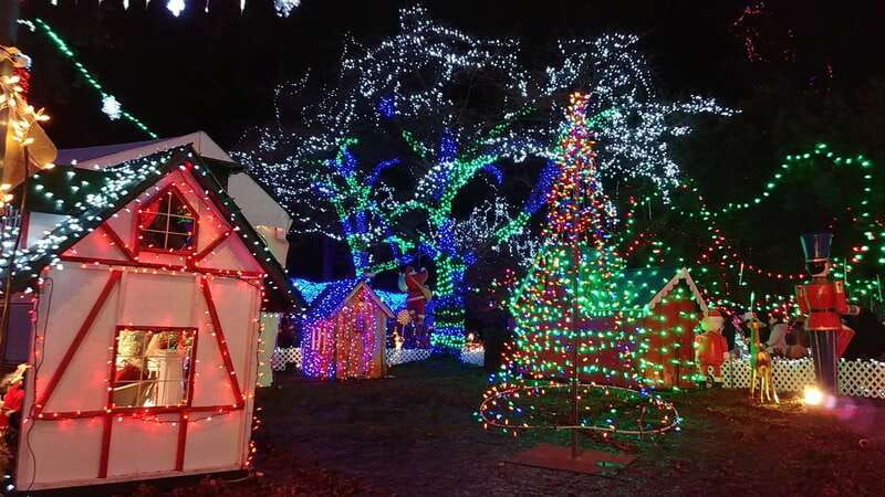 vancouver-christmas-tour-with-light-festival-entrance