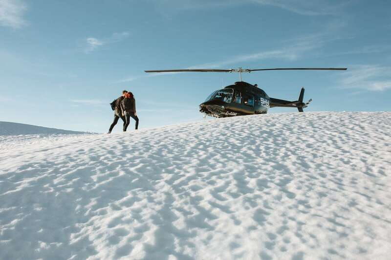 vancouver-coastal-mountain-landing-helicopter-tour