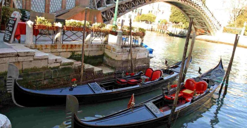 venice-gems-campo-santangelo-walk-gondola-ride