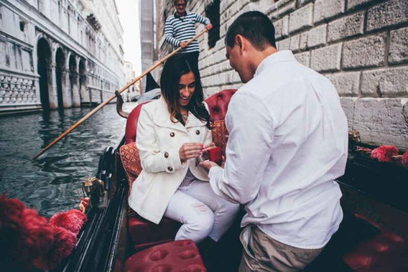 venice-private-gondola-ride-with-professional-photographer