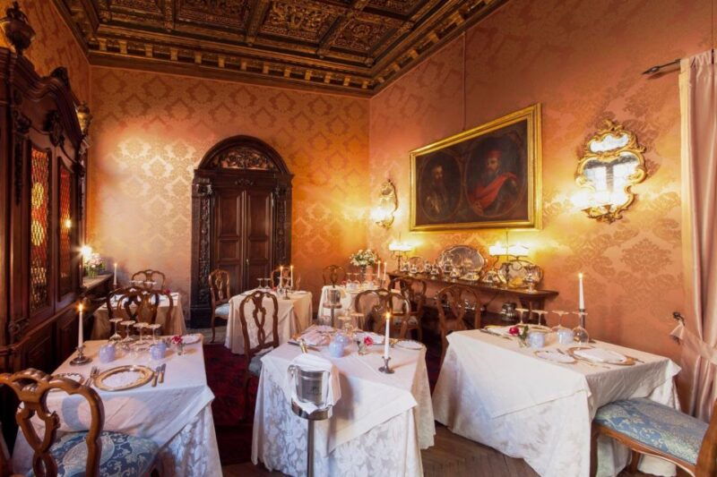 venice-romantic-palace-dinner-and-private-gondola-ride