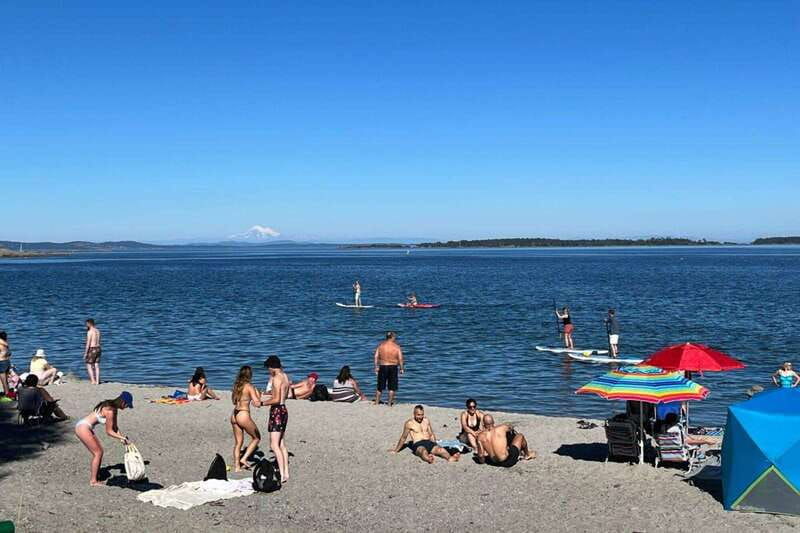 victoria-paddle-board-tour-at-willows-beach