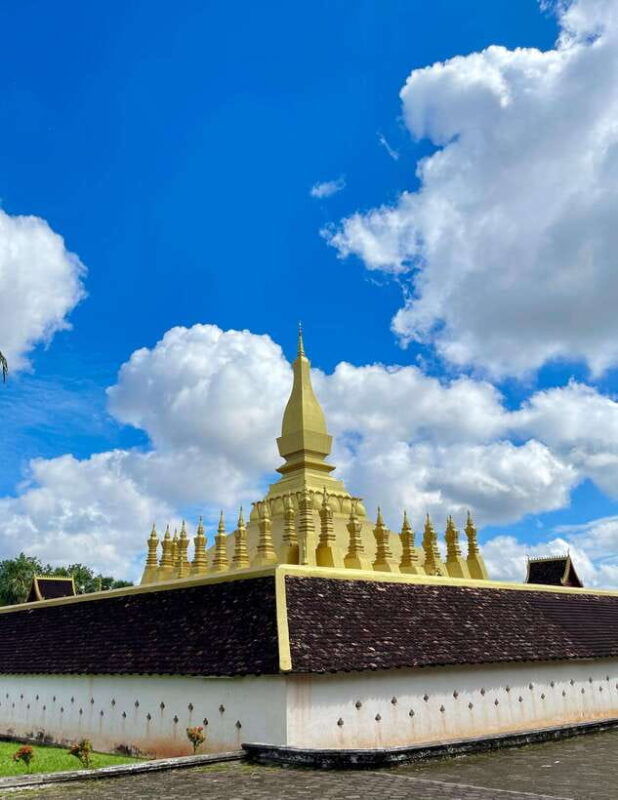 vientiane-half-day-city-tour-with-patuxai-and-buddha-park