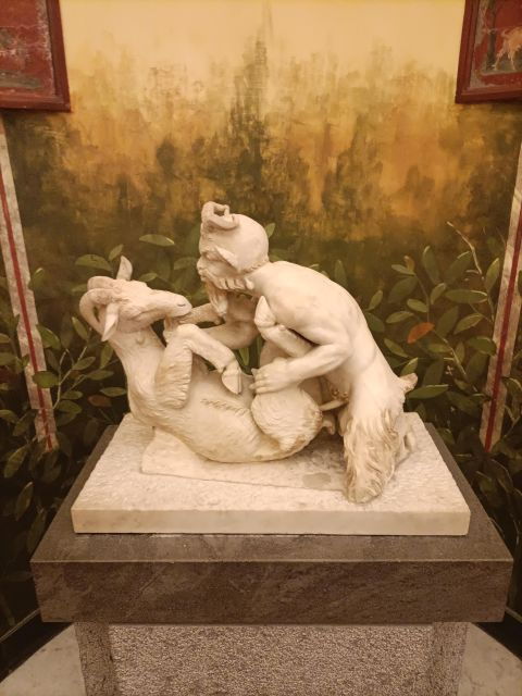 visit-the-museum-mann-with-a-professional-guide