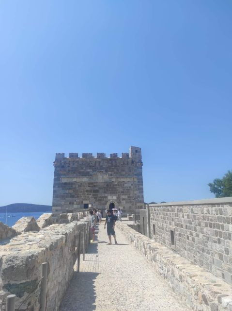 walking-tour-of-halicarnasos-bodrum-st-peters-castle-2
