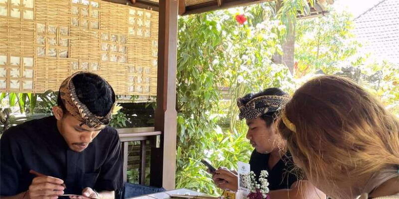 walking-tour-ubud-palace-art-market-to-lontar-manuscript