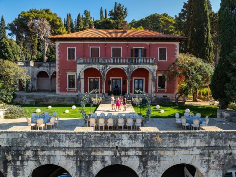 wine-pairing-3-glasses-with-snack-and-museum-tour